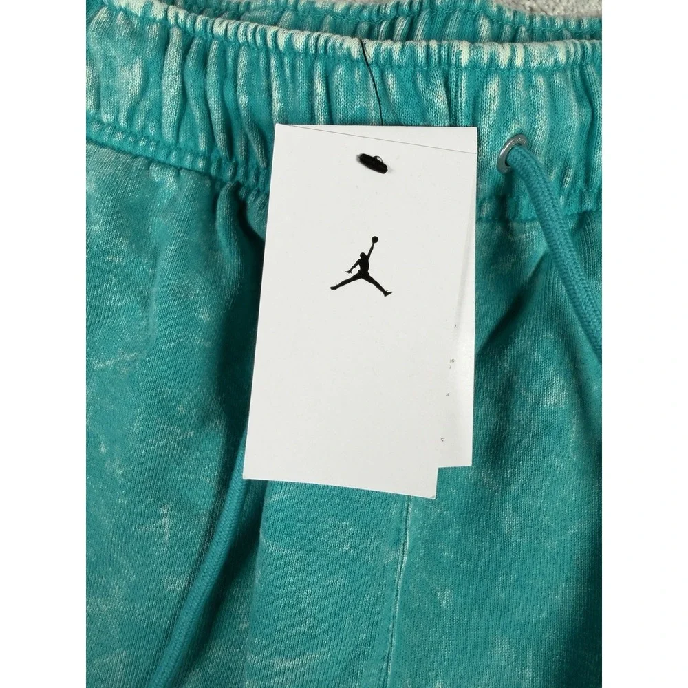 Jordan Essentials Washed Fleece Diamond Shorts Mens M Washed Teal DR3092-322 NWT